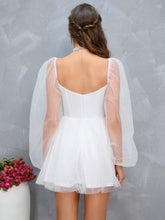 Bustierkleid mit Herzausschnitt, Laternenärmeln und Netzstoff-Overlay